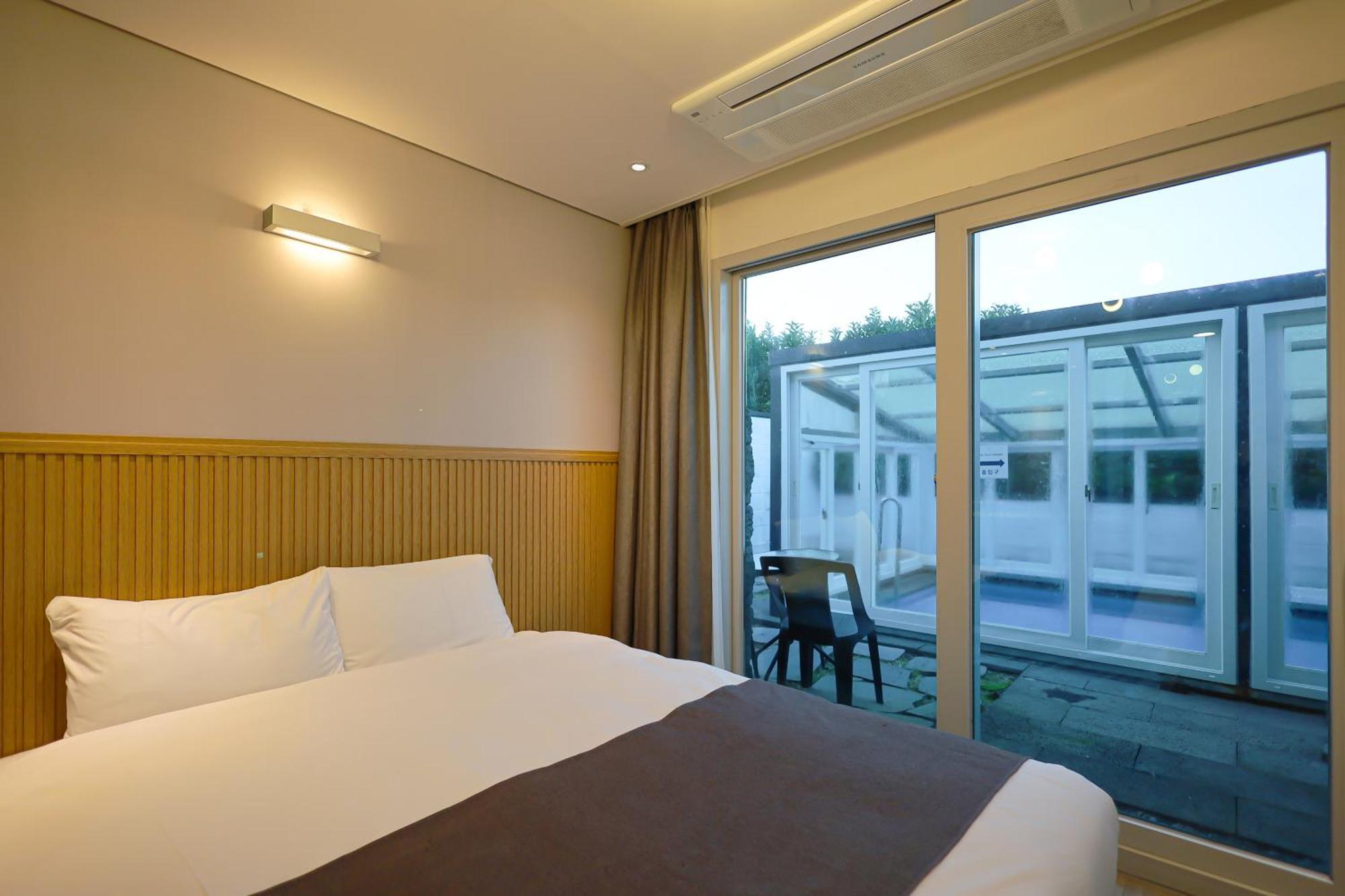 Pool And Villa Sorang Jeju Exterior photo
