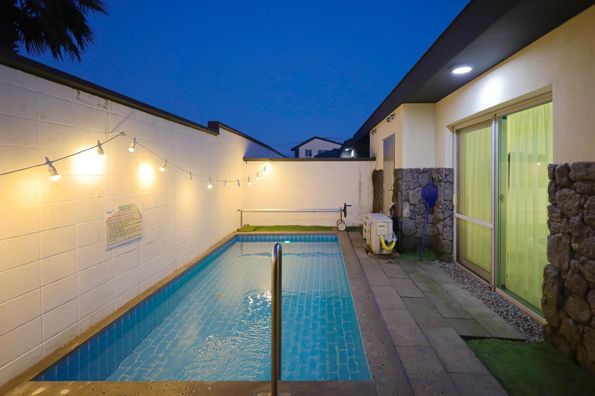 Pool And Villa Sorang Jeju Exterior photo