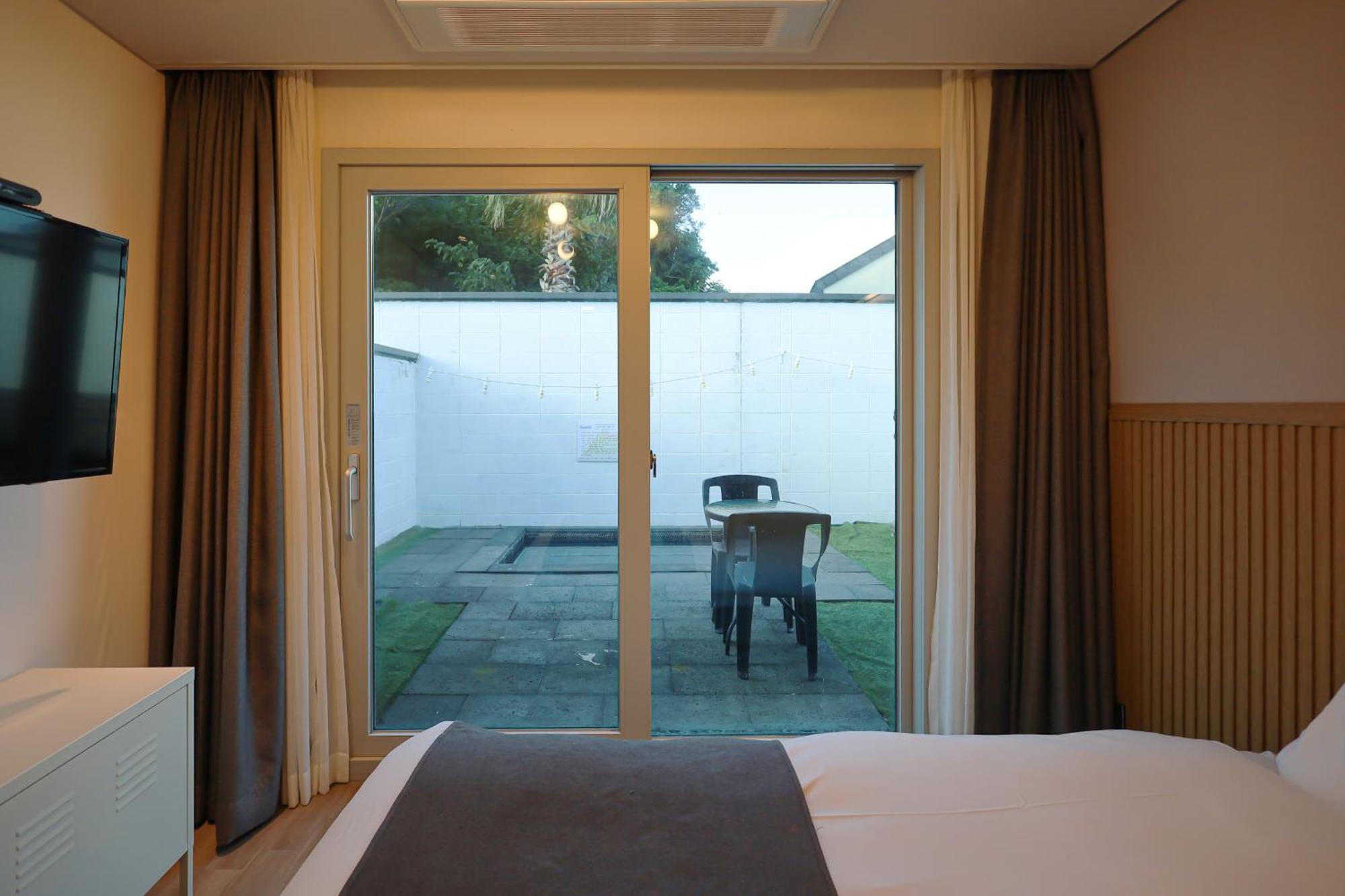 Pool And Villa Sorang Jeju Exterior photo