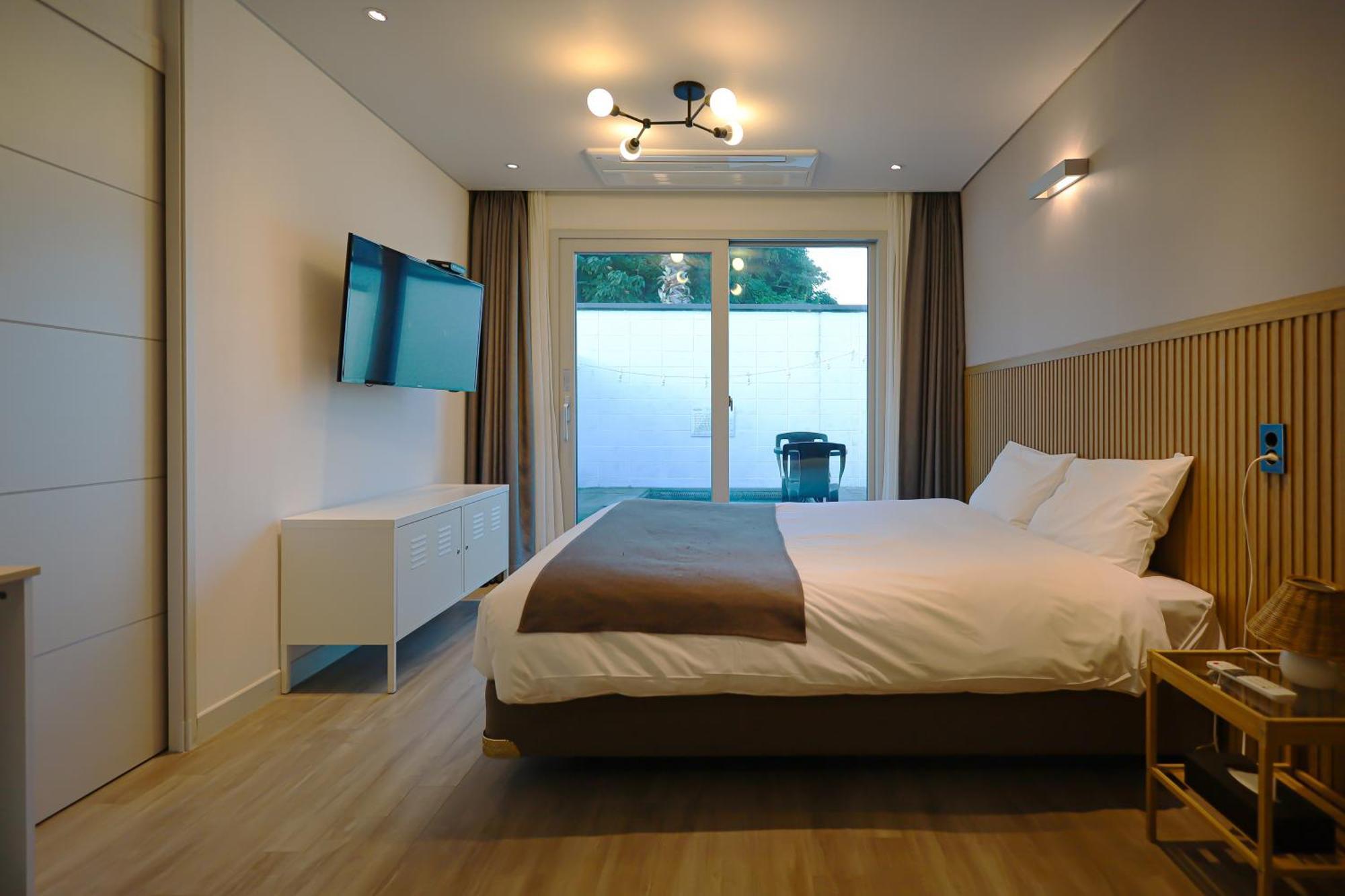 Pool And Villa Sorang Jeju Exterior photo
